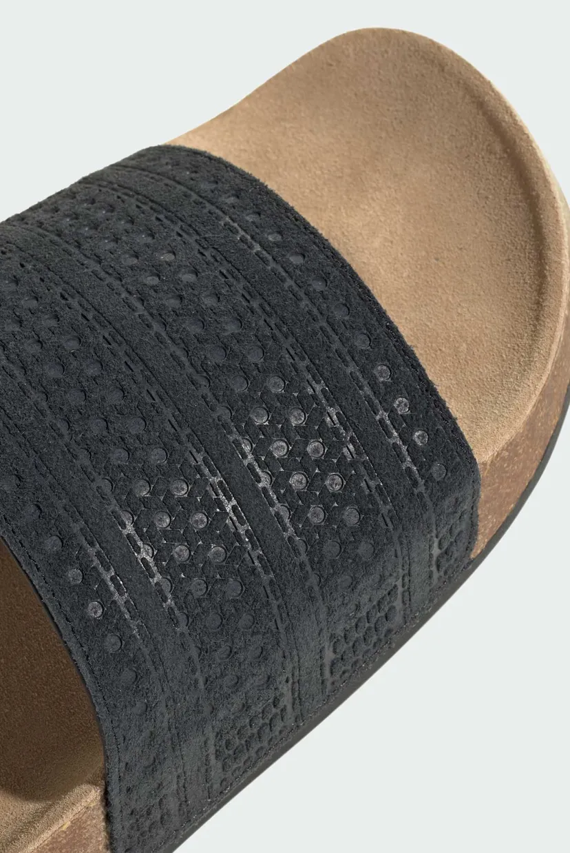 Черные слайдеры Adilette 8
