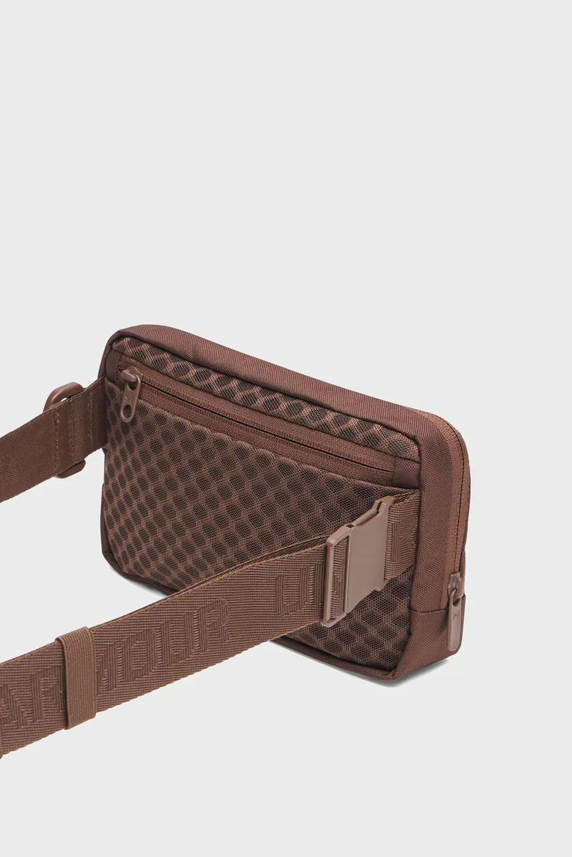 Коричневая поясная сумка UA Essential WB Xbody 3