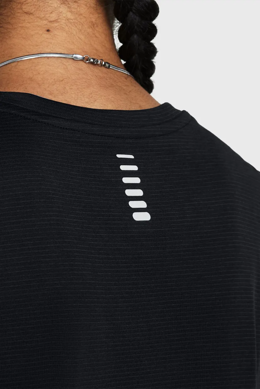 Жіноча чорна футболка UA LAUNCH SHORTSLEEVE 3