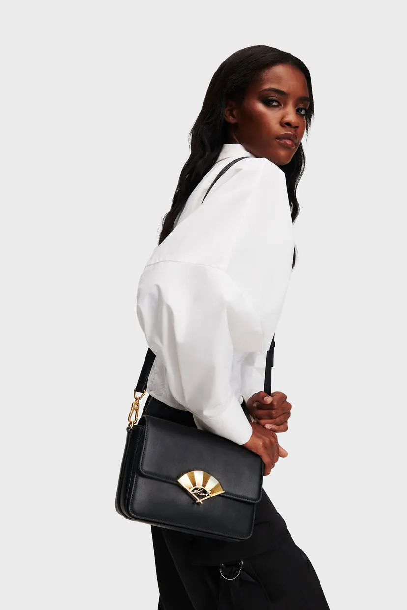 Жіноча чорна шкіряна сумка k signature fan md crossbody Karl