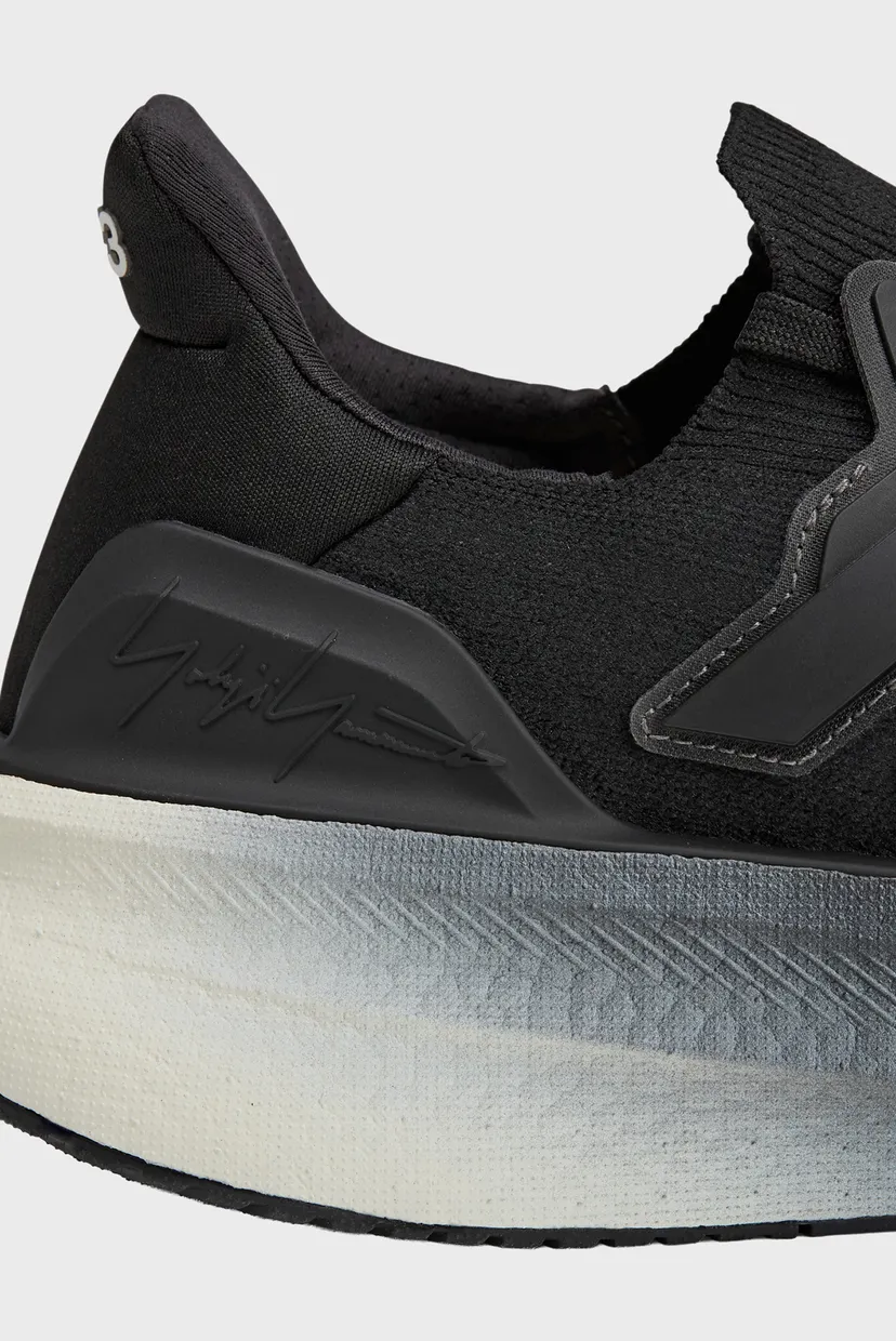 Чорні кросівки Y-3 Ultraboost 5 8