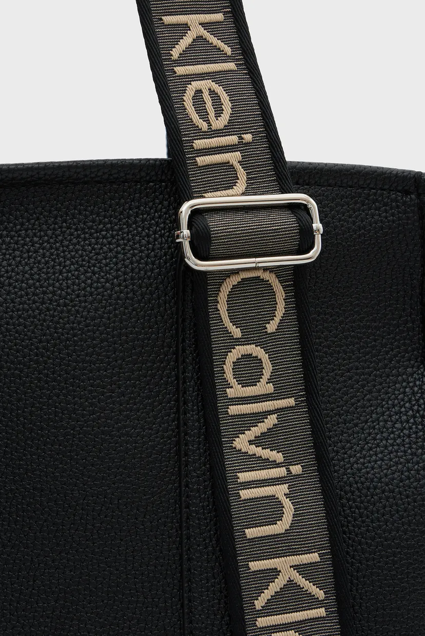 Женская черная сумка WEBBING STRAP TOTE 6