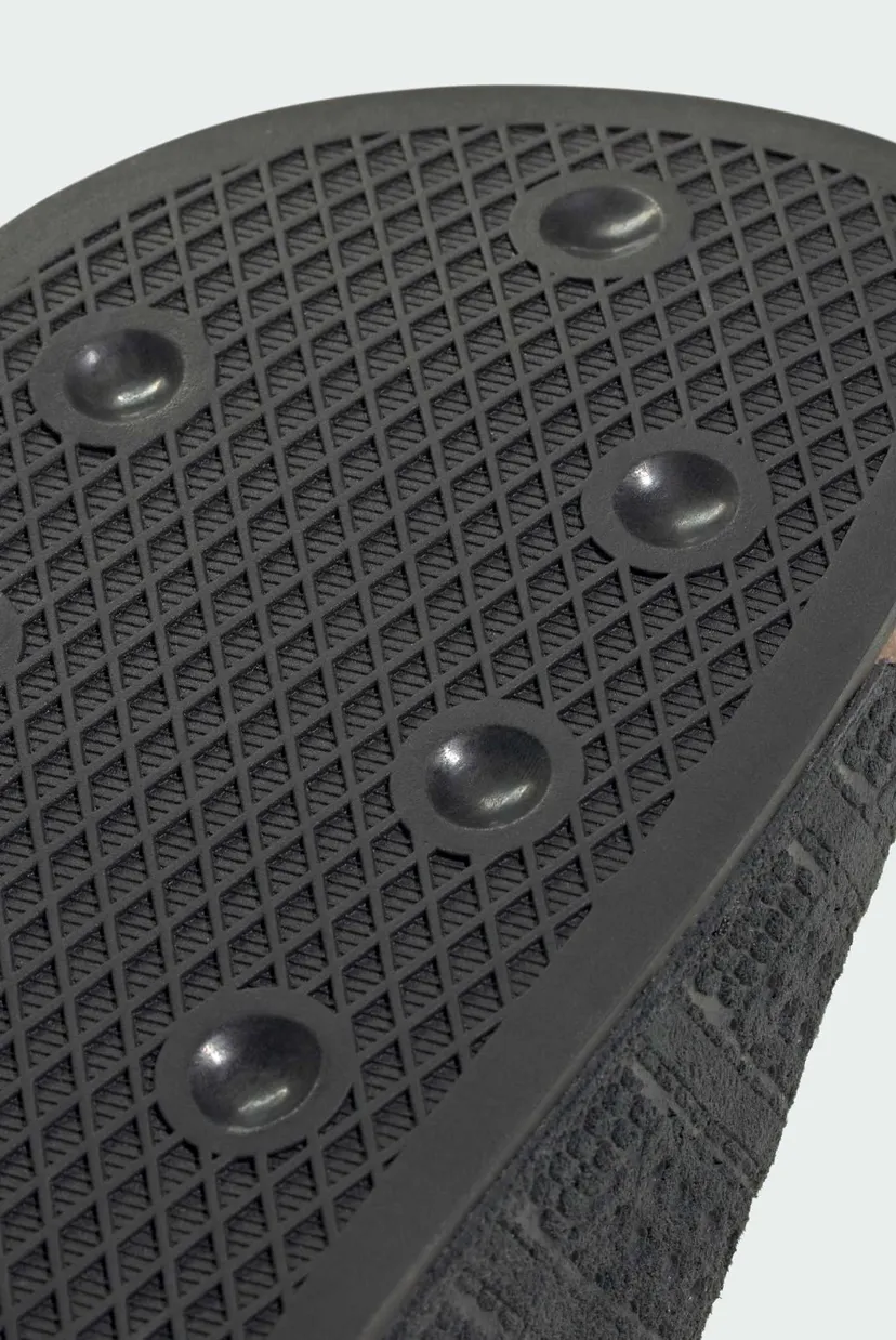 Черные слайдеры Adilette 9