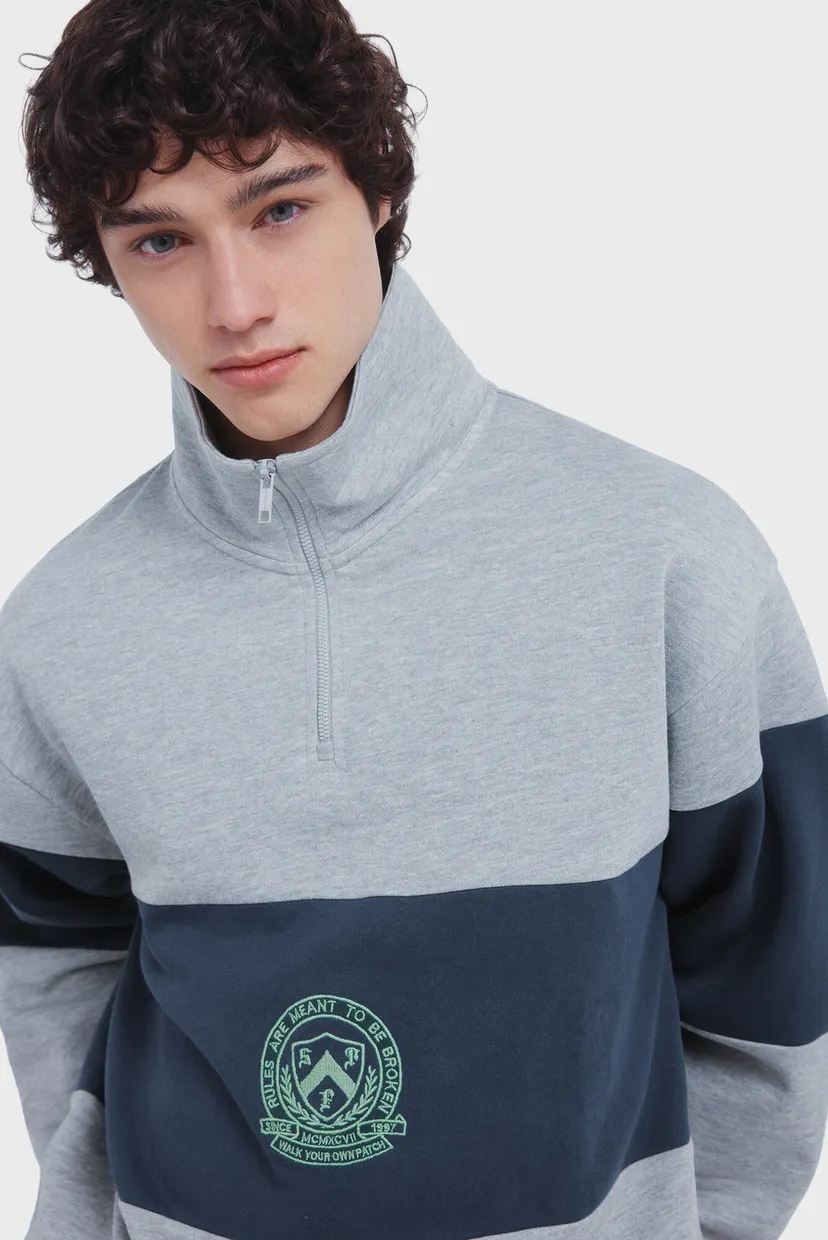 Мужская серая спортивная кофта в полоску 4