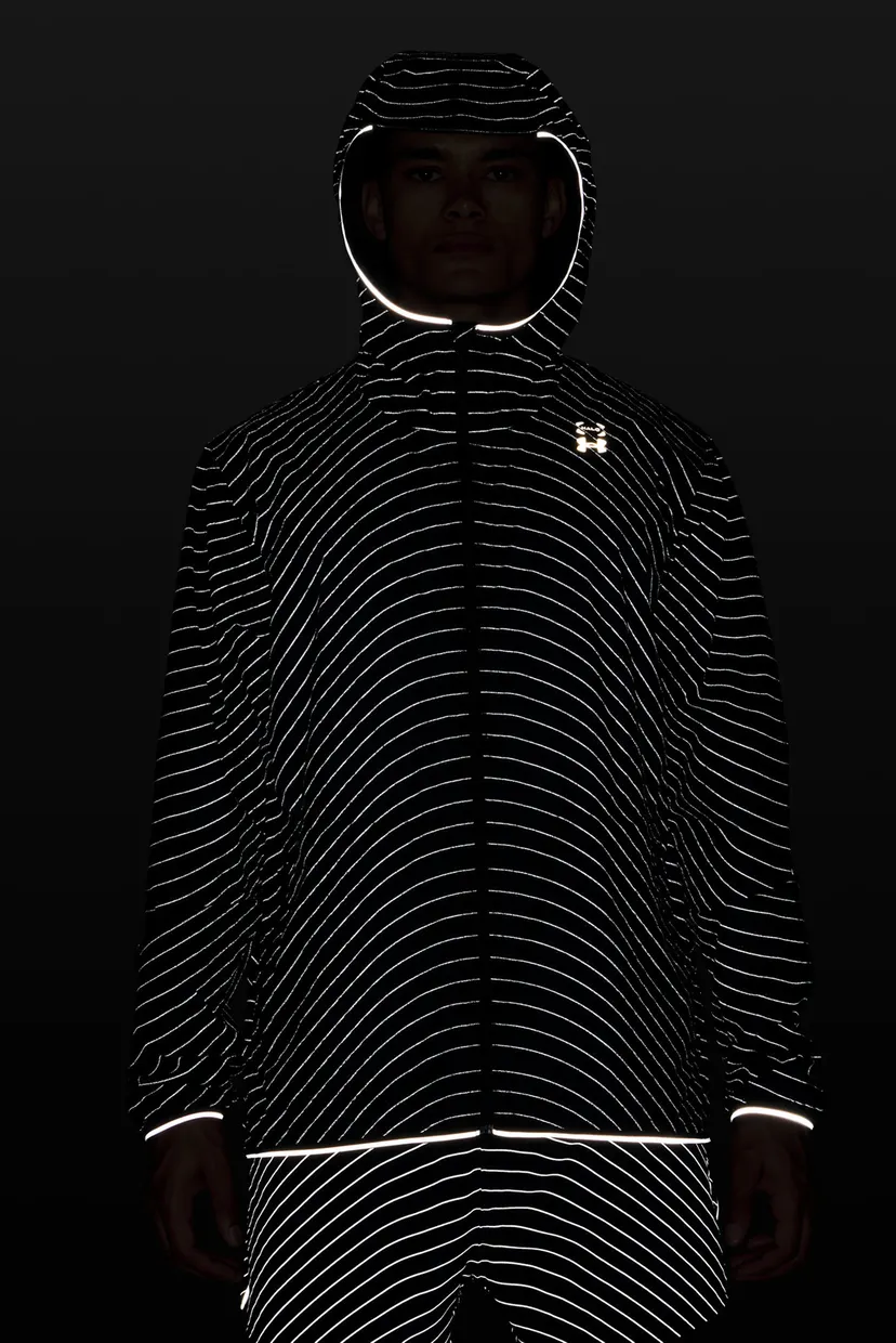 Чоловіча чорна вітровка у смужку UA Halo Run ReflectiveJacket-GRY 4