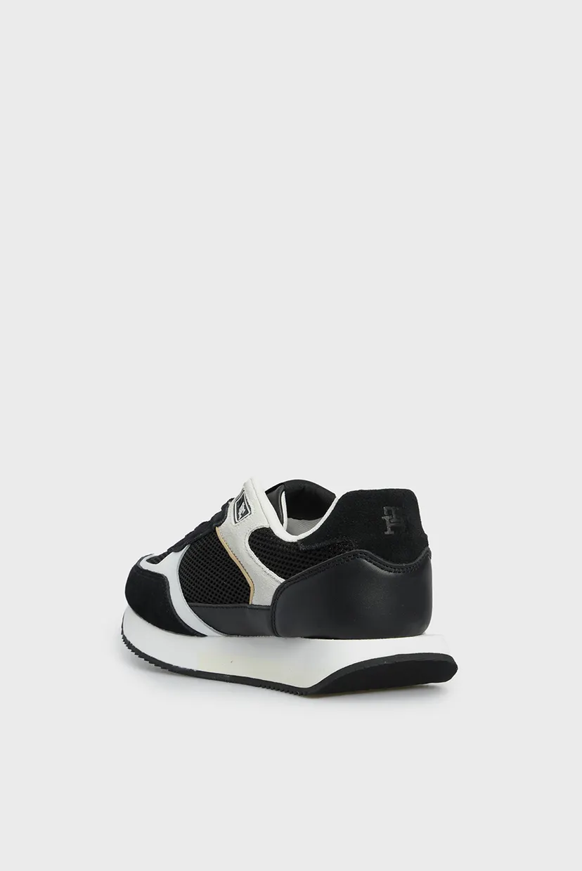 Женские черные кроссовки ESSENTIAL ELEVATED RUNNER 5