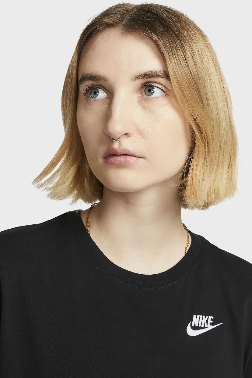 Женская черная футболка W NSW TEE CLUB 4