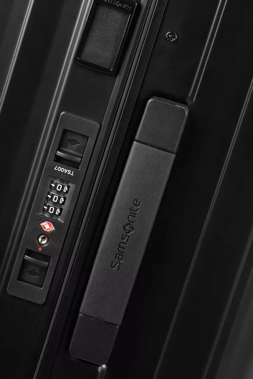 Черный чемодан 76 см LITE-BOX ALU BLACK 6