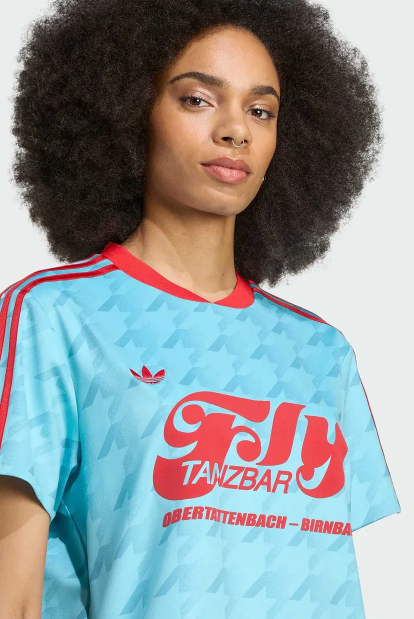Женская голубая футболка с узором Graphic Football Allover Print 4