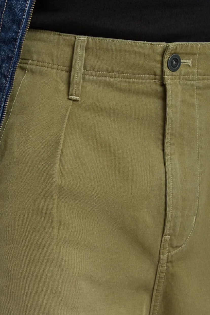 Мужские оливковые шорты Pleated chino short 4