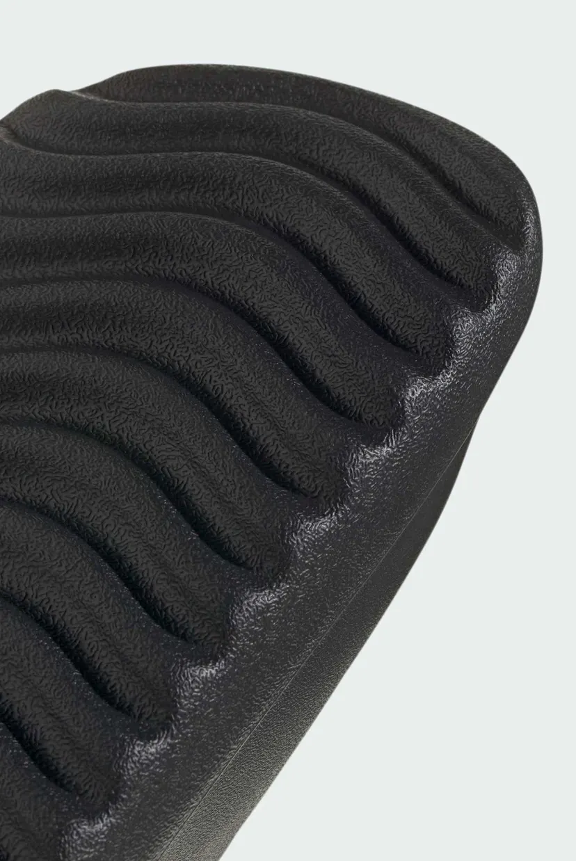 Чорні слайдери  Adilette Lumia 9