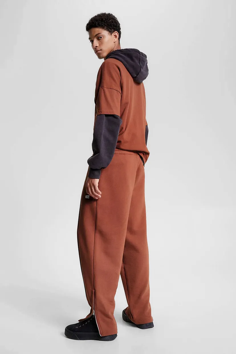 Коричневі спортивні штани TJCU ESS GARMENT WASH SWEATPANT (унісекс) 5