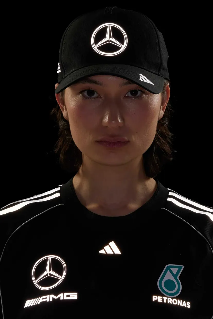 Черная кепка MERCEDES - AMG PETRONAS FORMULA ONE TEAM MECHANICS CLIMACOOL TRUCKER 5