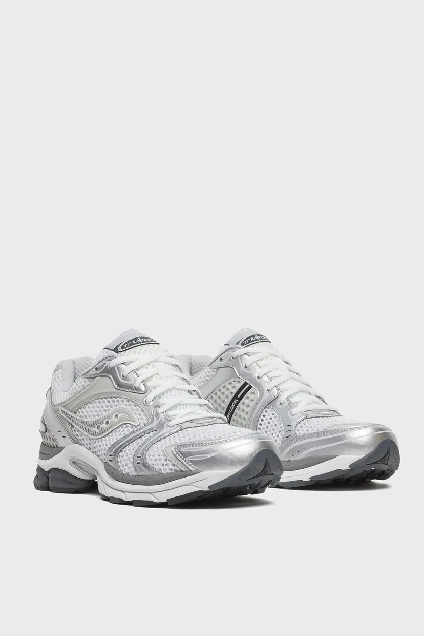 Серебристые кроссовки PROGRID TRIUMPH 4 Saucony S70704-26 — MD-Fashion
