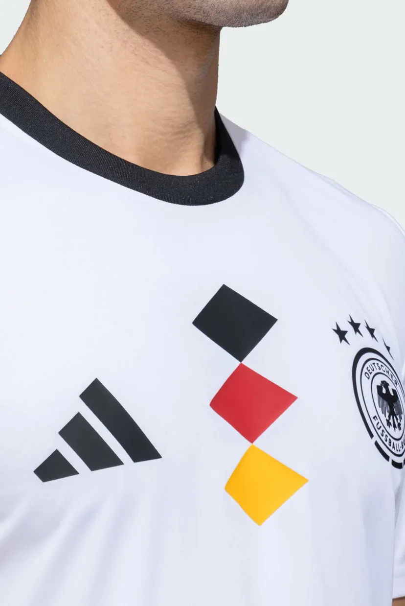 Чоловіча біла футболка Germany 26 DNA 6