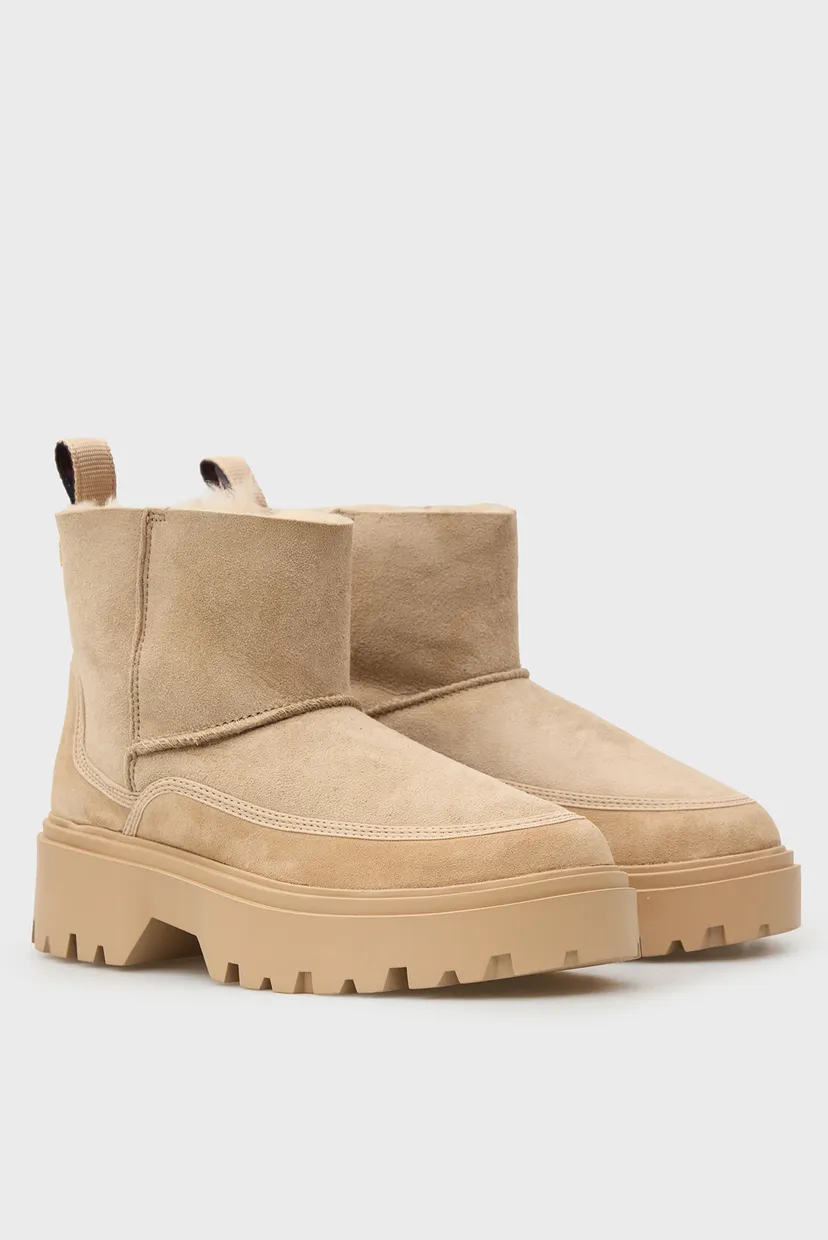 Жіночі бежеві замшеві уггі SHEARLING 3