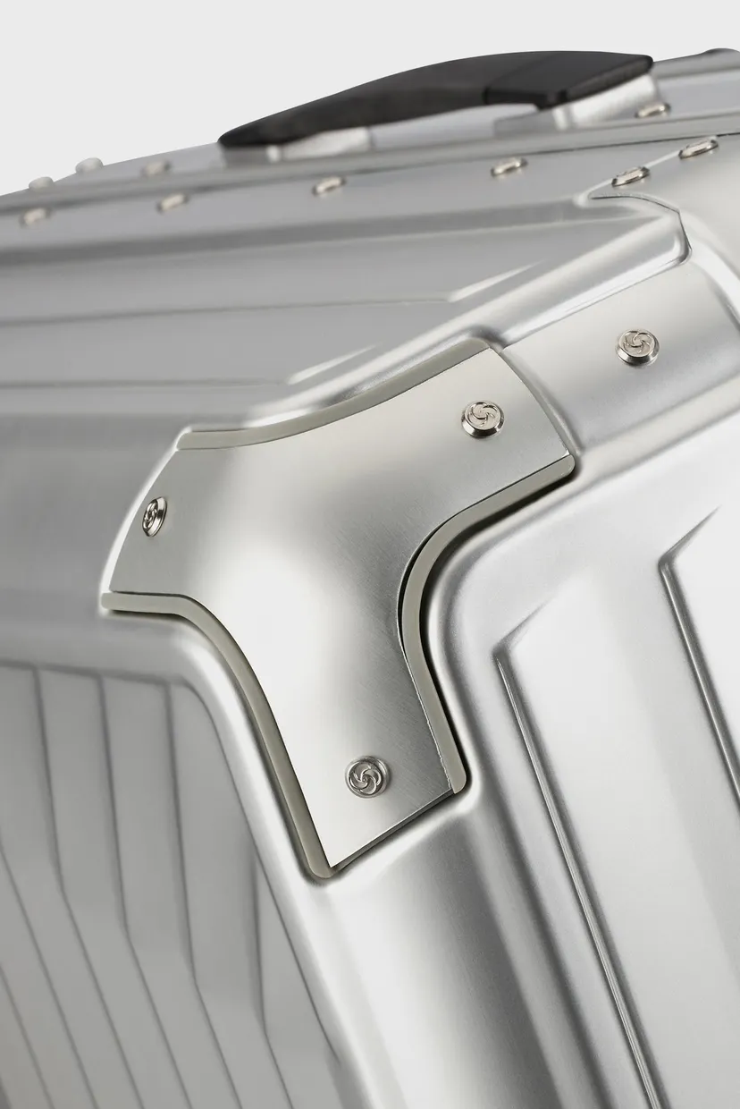 Серый чемодан 55 см LITE-BOX ALU ALUMINIUM 8