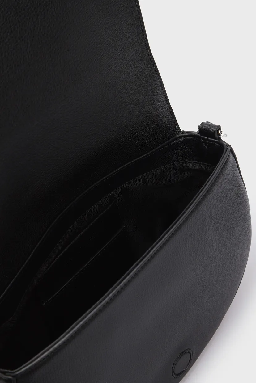 Женская черная сумка CK DAILY SADDLE BAG PEBBLE 6