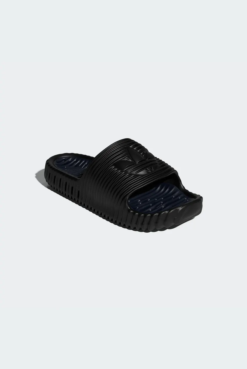 Черные слайдеры Adilette 25 4