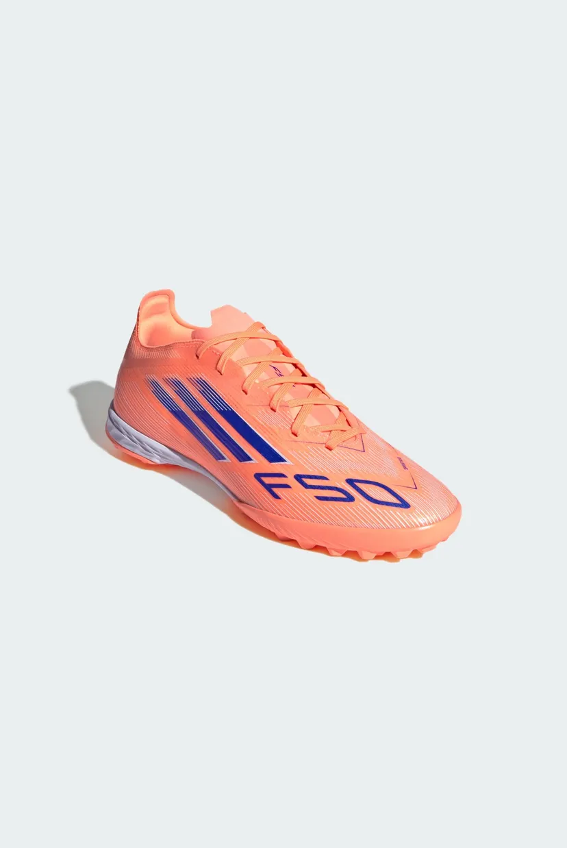 Оранжевые сороконожки F50 Pro Turf 4