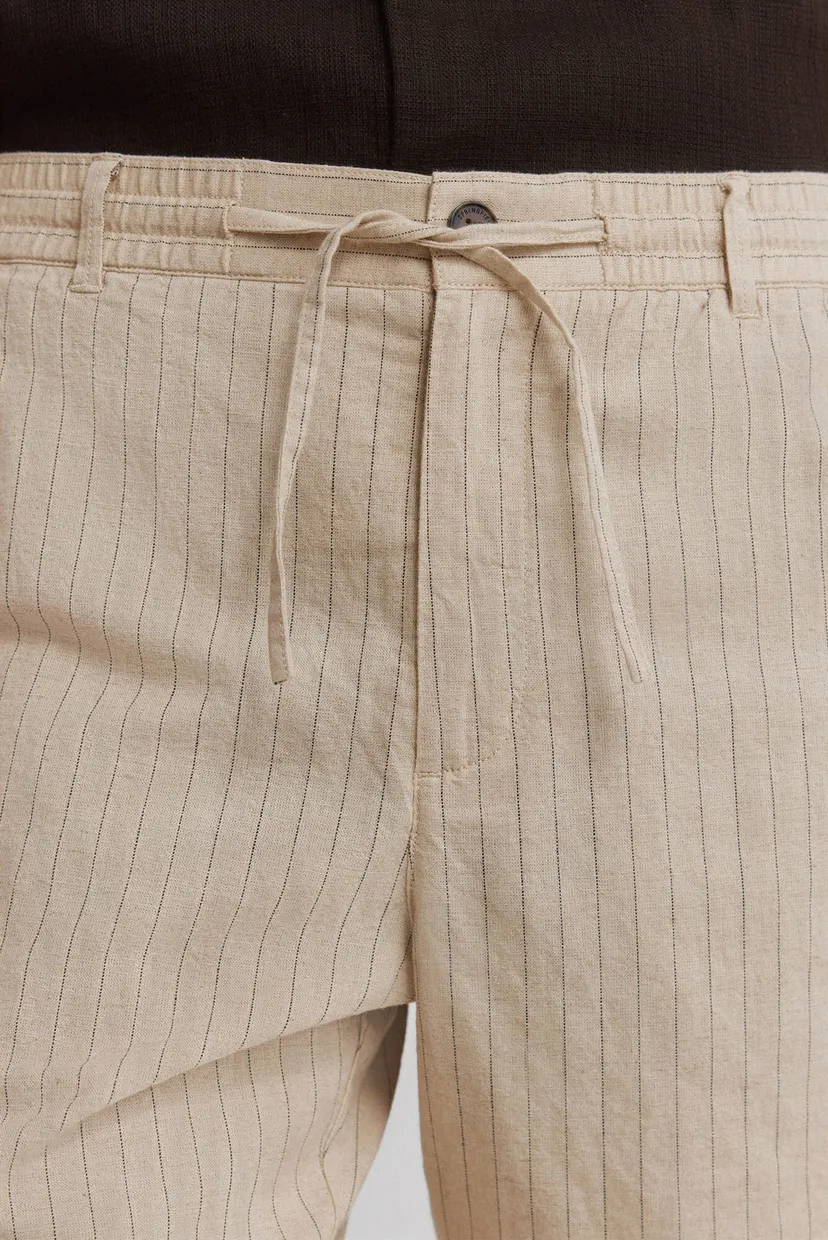 Чоловічі бежеві шорти у смужку comfort slim fit 5