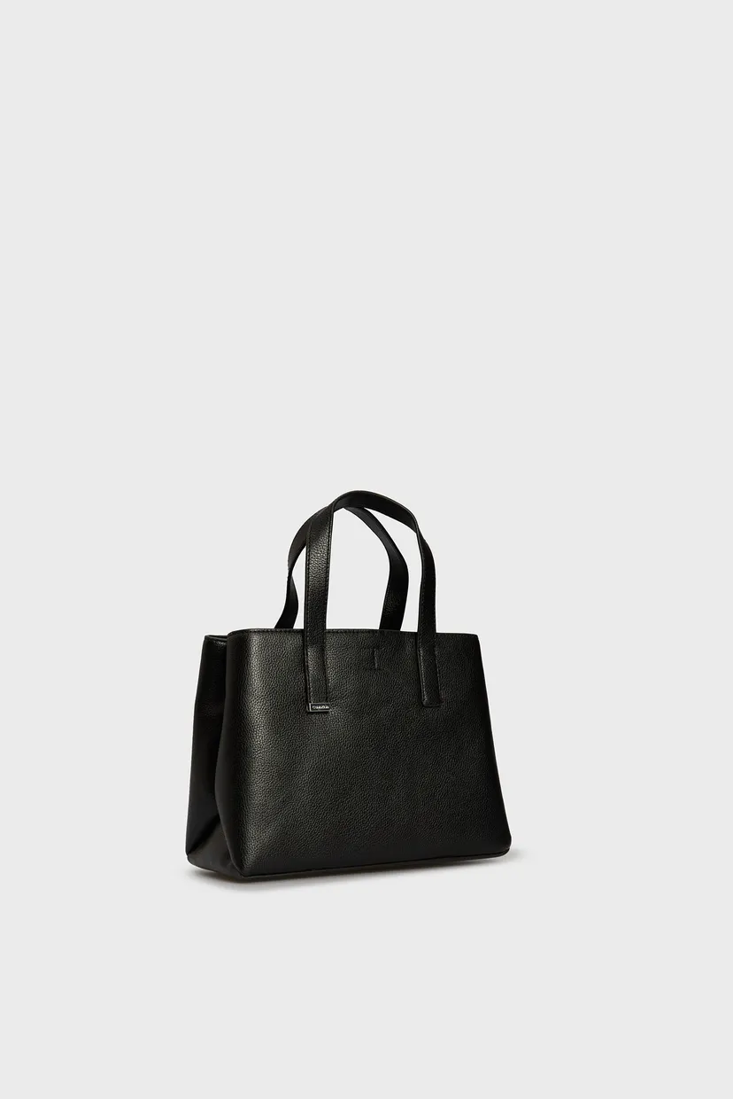 Жіноча чорна сумка CK PLAQUE SMALL TOTE 3