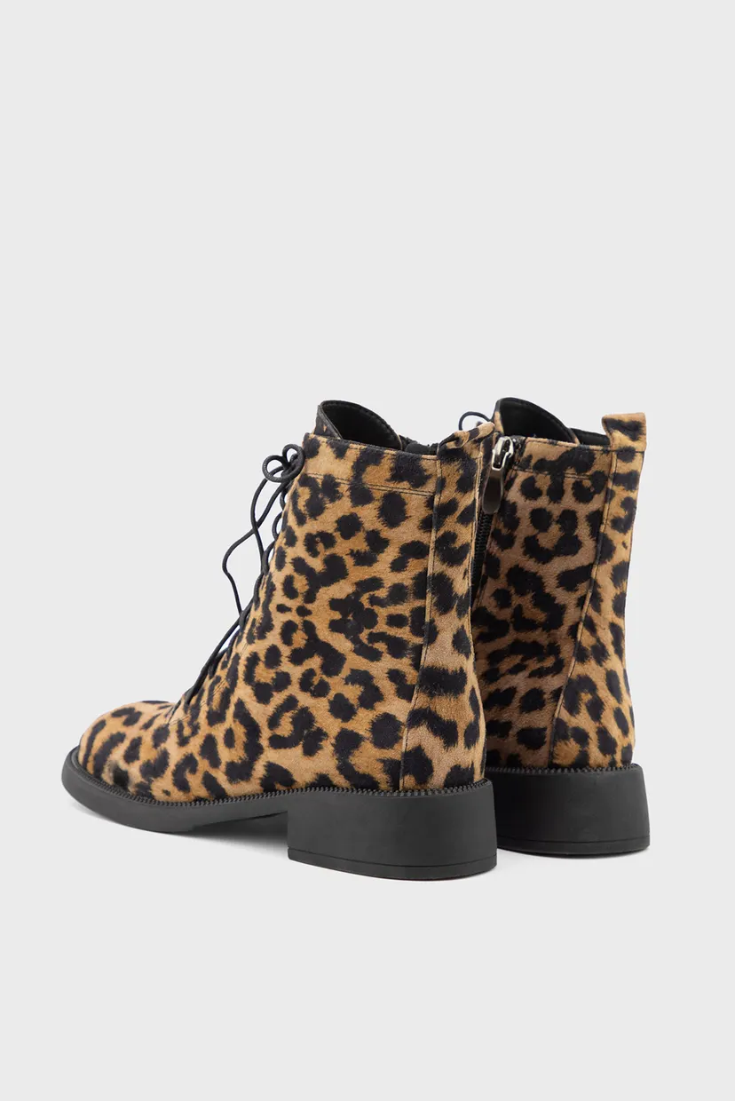 Женские коричневые велюровые ботинки с узором 4