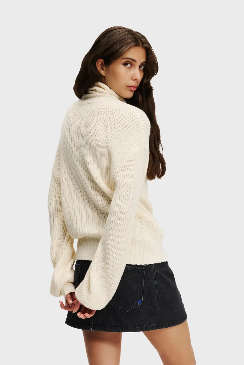 Женский белый шерстяной свитер oversized rollneck 3
