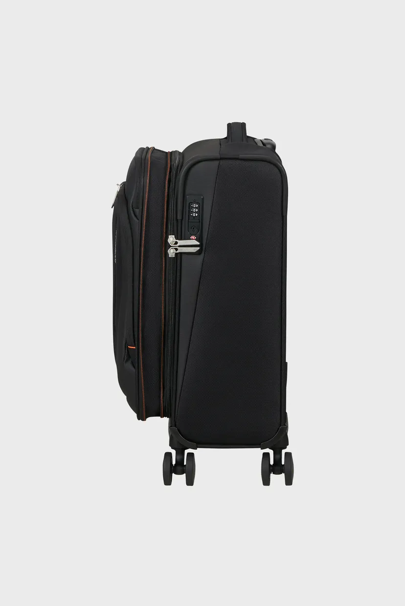 Черный чемодан 55 см WANDERLITE 4