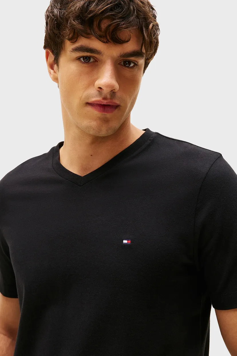 Чоловіча чорна футболка ESSENTIAL V-NECK 4