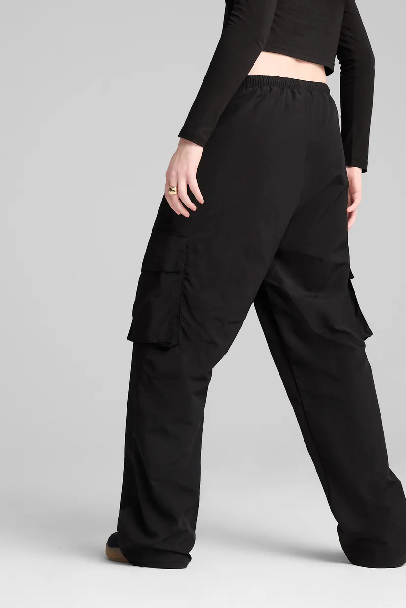 Жіночі чорні спортивні штани WARDROBE ESS Relaxed Woven Cargo Pants Women 3