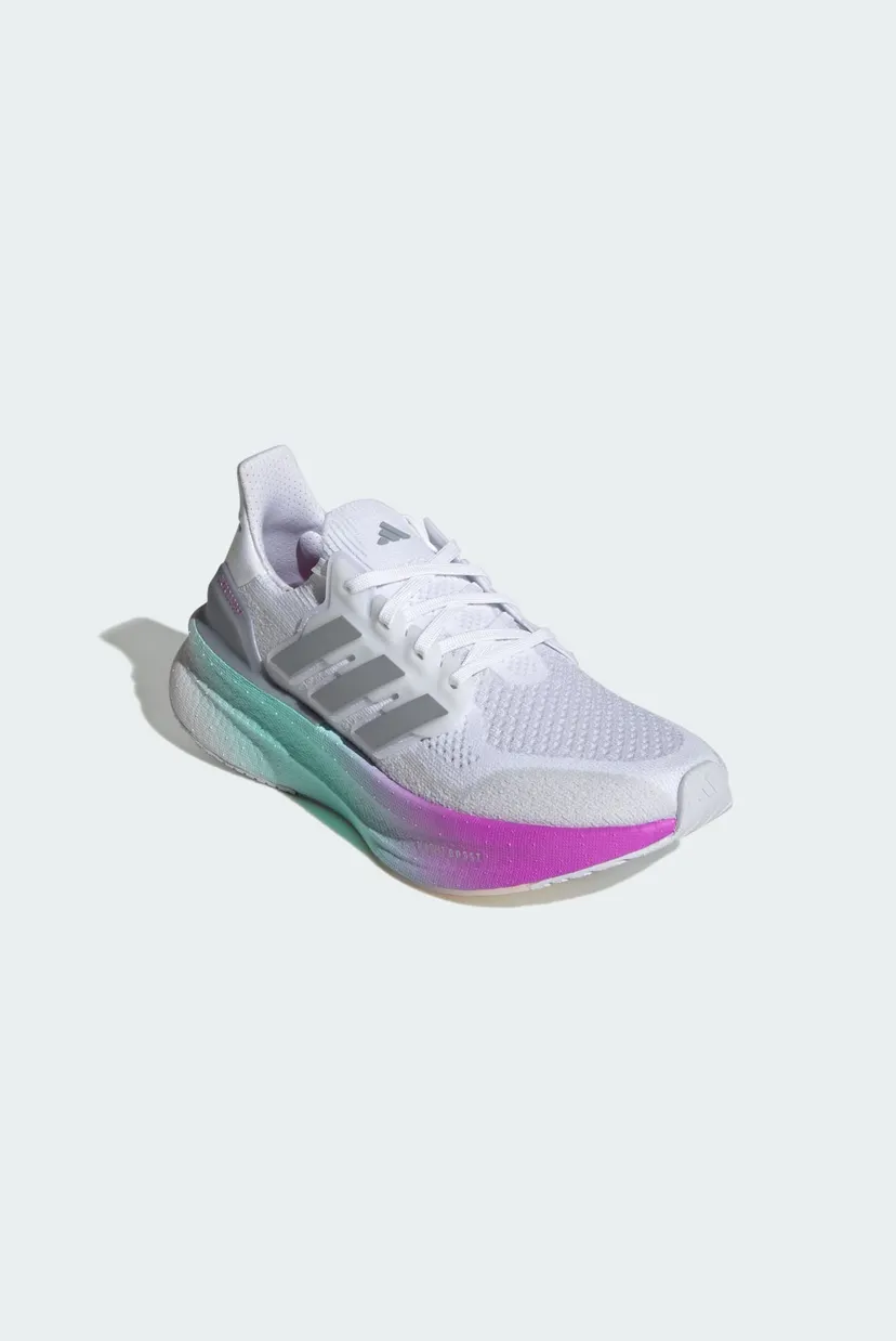 Жіночі білі кросівки Ultraboost 5 4