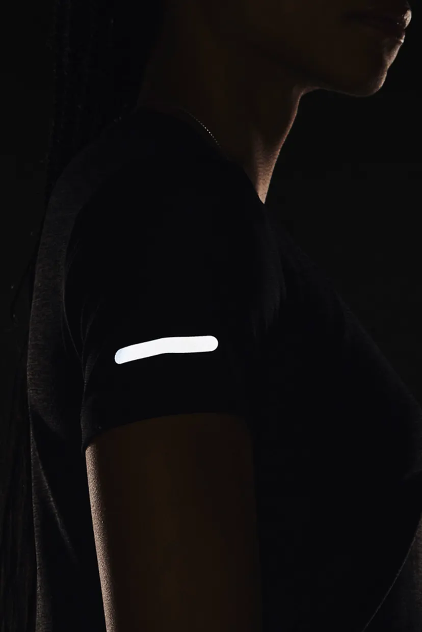Женская черная футболка UA Seamless Stride SS 4