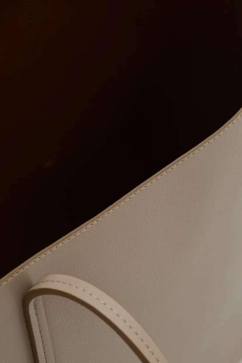 Женская бежевая сумка FOIL LOGO TOTE 5
