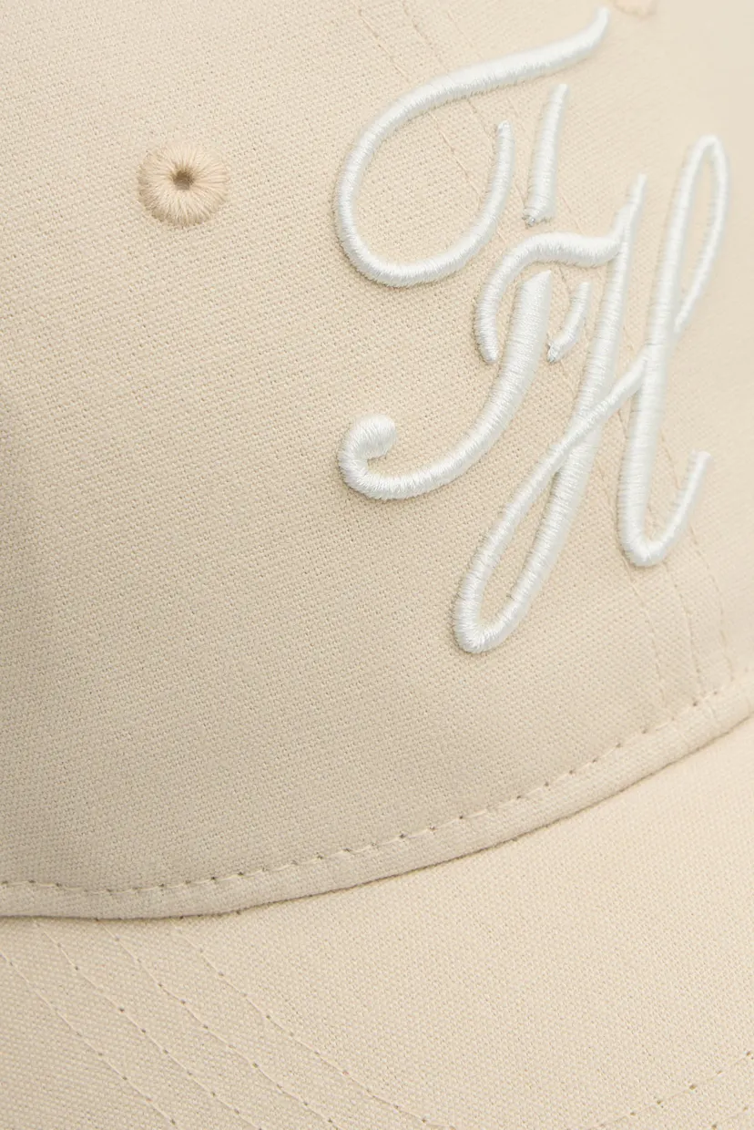 Жіноча бежева кепка EMBROIDERED 4