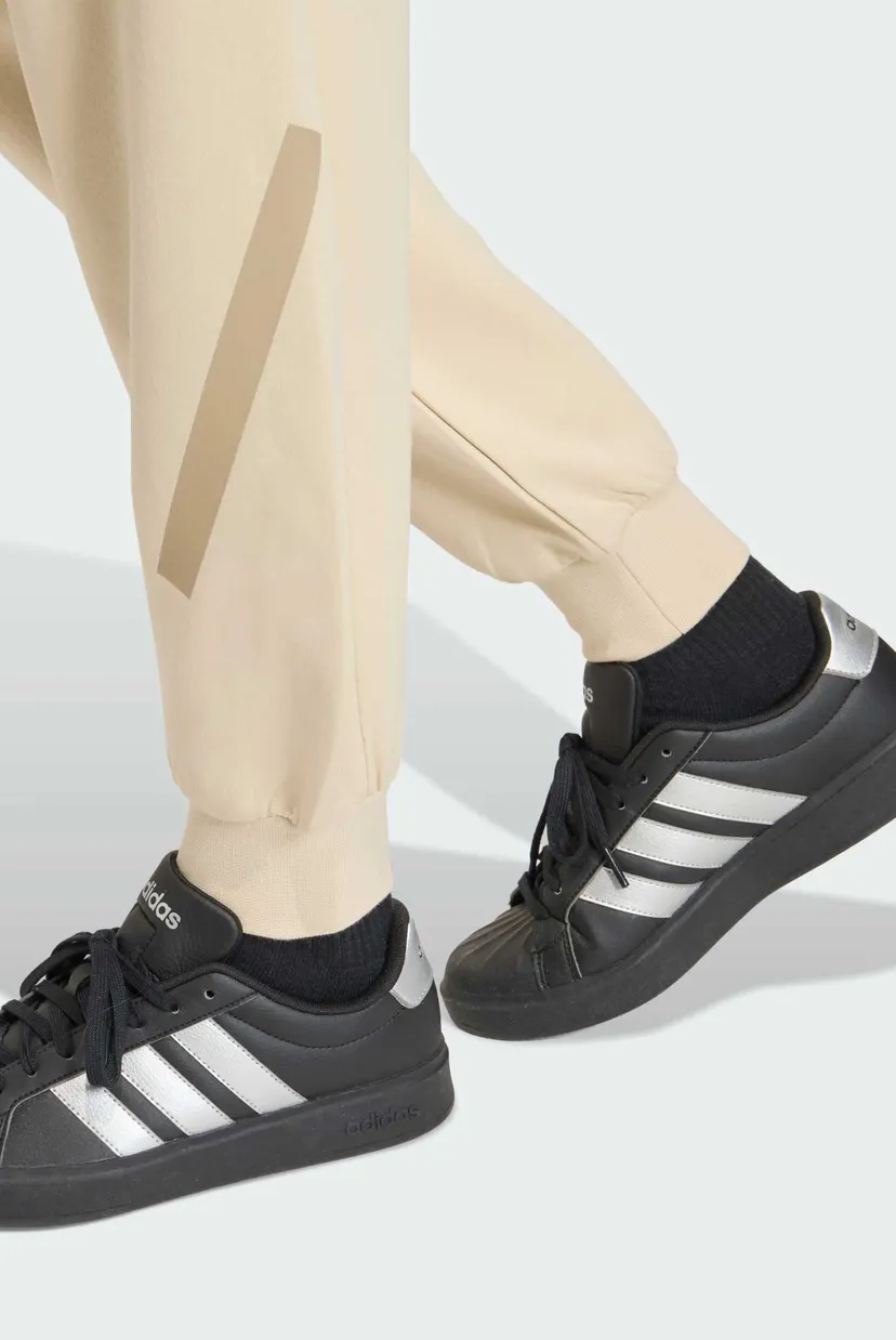 Жіночі бежеві спортивні штани adidas Z.N.E. 5