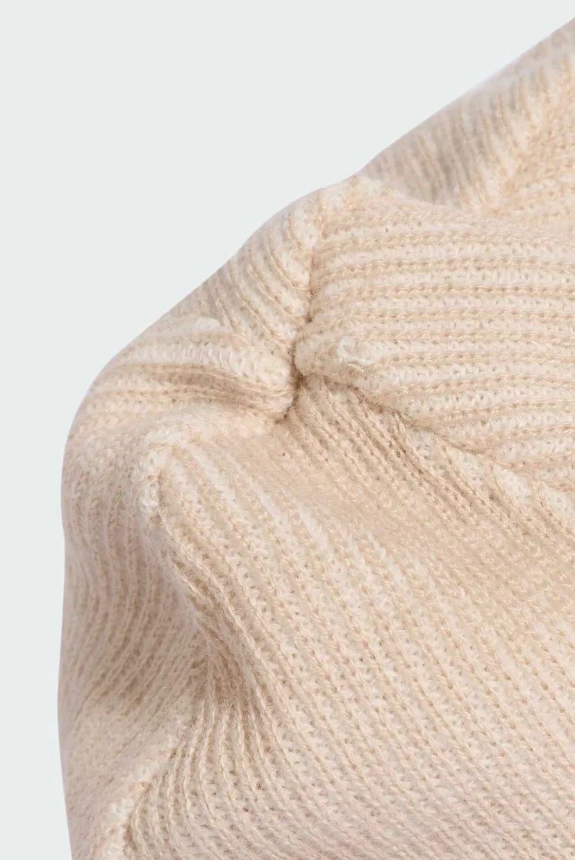 Бежевая шапка New Knit Structure 4
