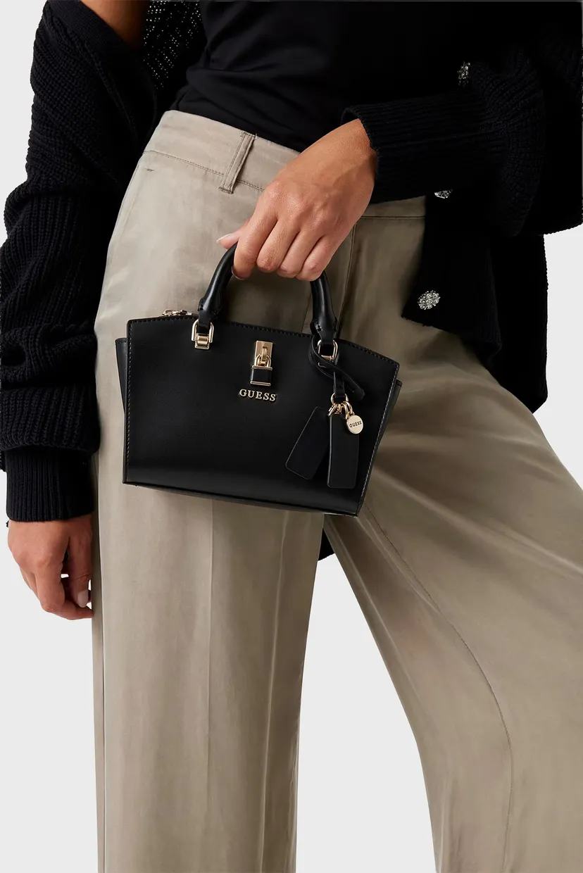Жіноча чорна сумка QUEENSLAND Guess HWVG9655760 — MD-Fashion