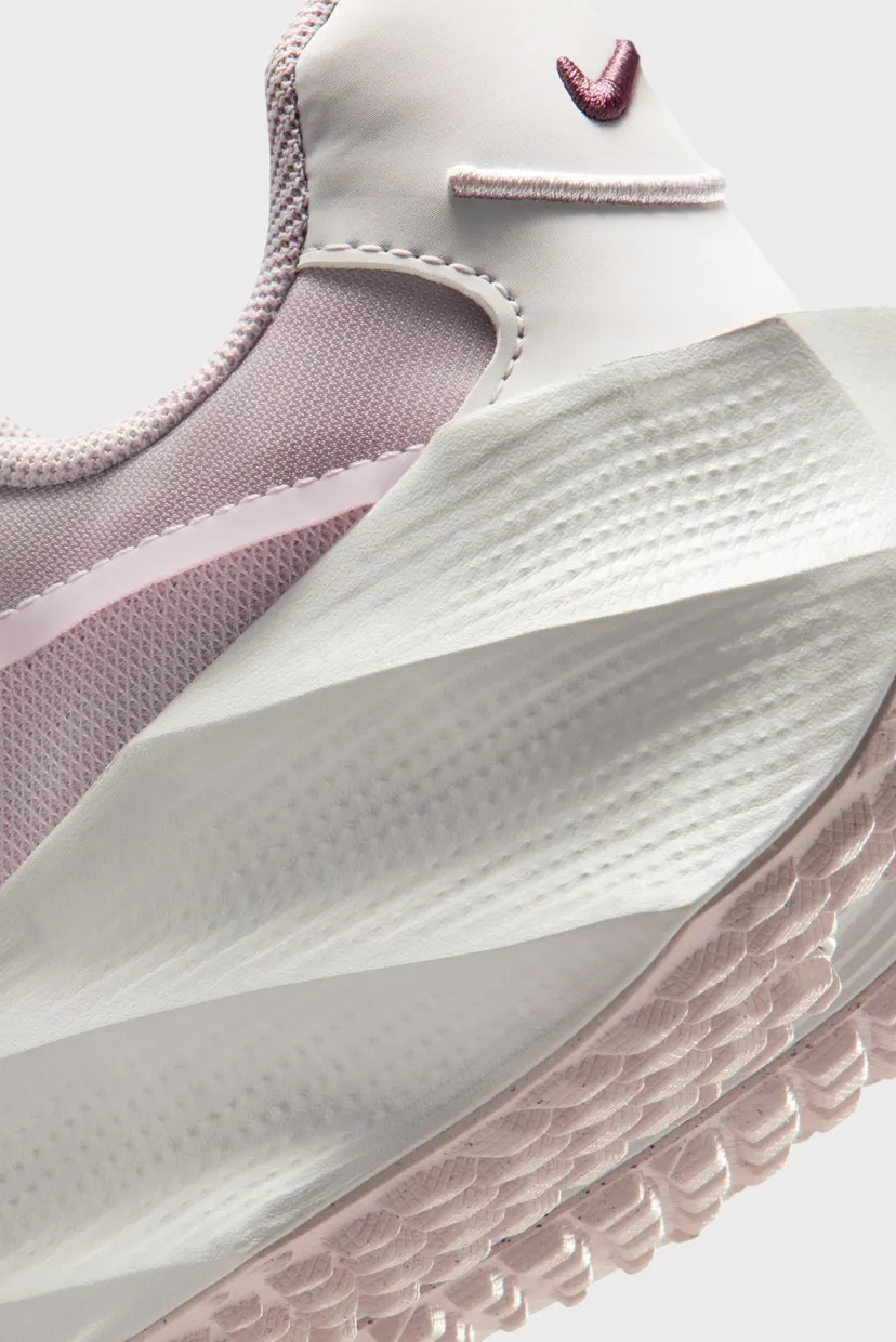Женские сиреневые кроссовки WMNS NIKE AURA EDGE 6