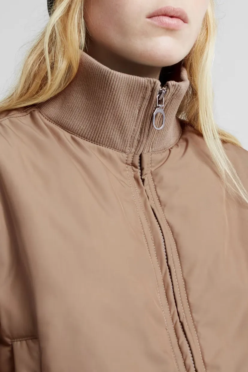 Жіноча бежева куртка Bomber Transitional wmn 4