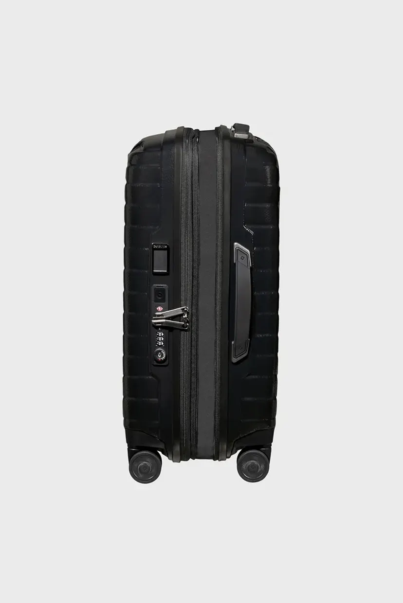 Черный чемодан 55 см PROXIS 3