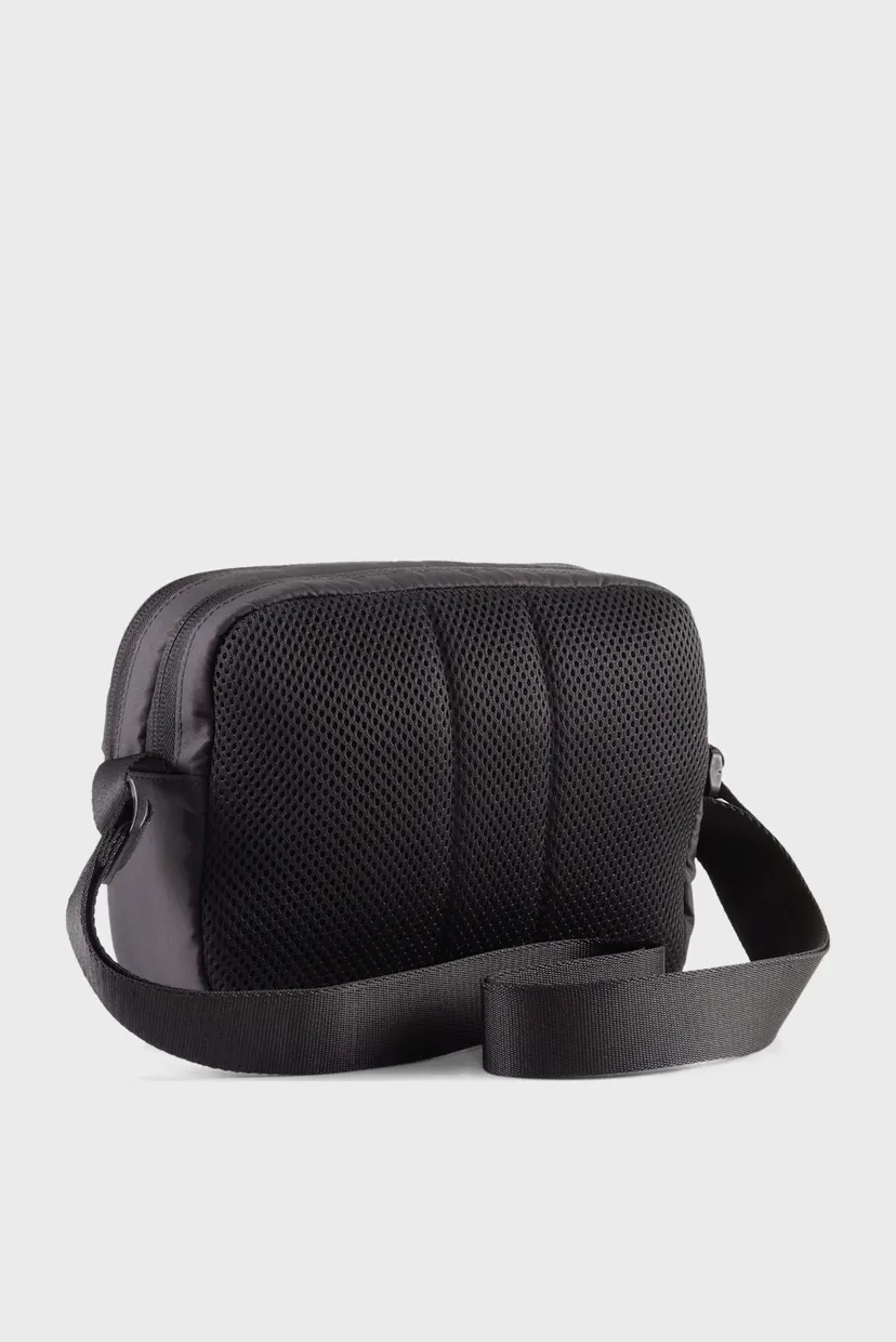 Черная сумка Essentials 2L Crossbody Bag 3