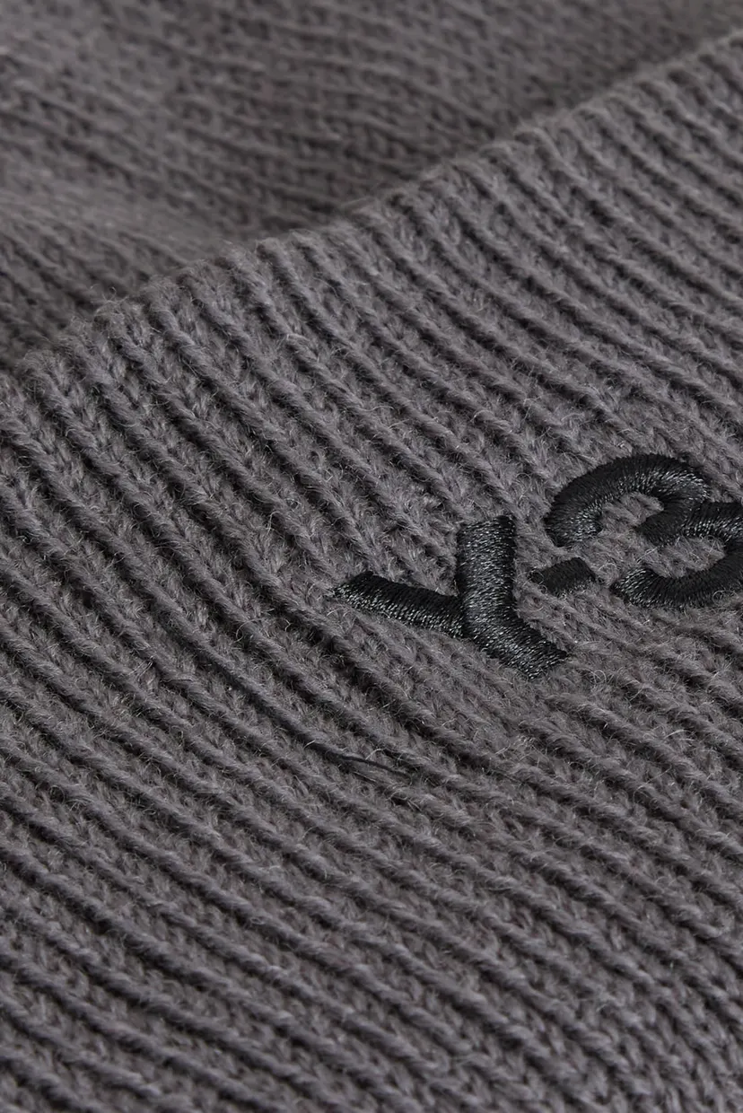 Серая шапка Y-3 Classic Knitted 4