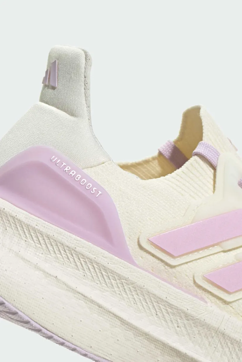 Женские белые кроссовки ULTRABOOST 5 W 8
