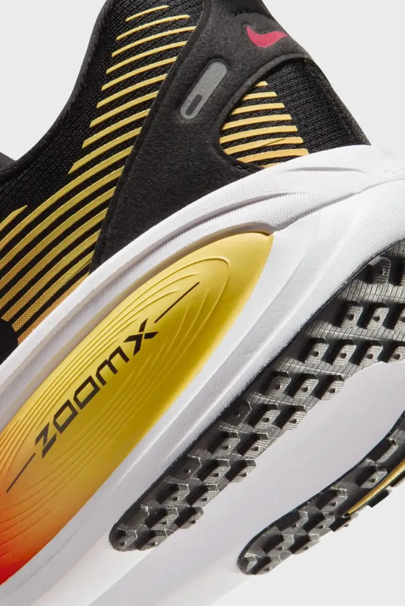 Мужские черные кроссовки NIKE VOMERO 18 6