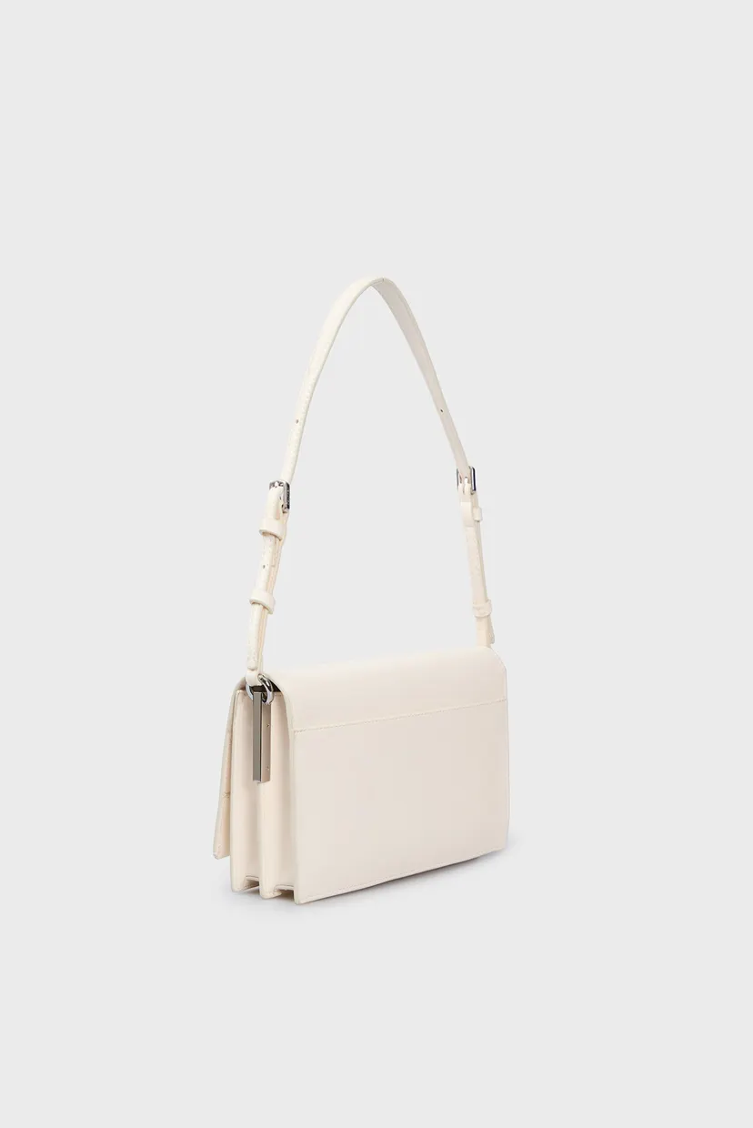 Жіноча біла сумка CK ELONGATED SHOULDER BAG 3