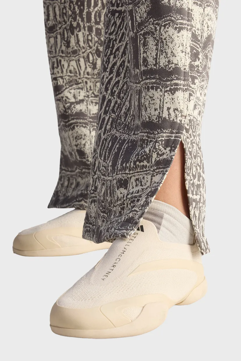 Женские бежевые спортивные брюки с узором adidas By Stella McCartney Loose Printed 5
