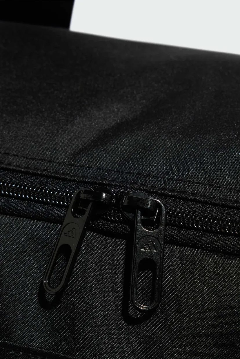 Чорна спортивна сумка Linear Small 4