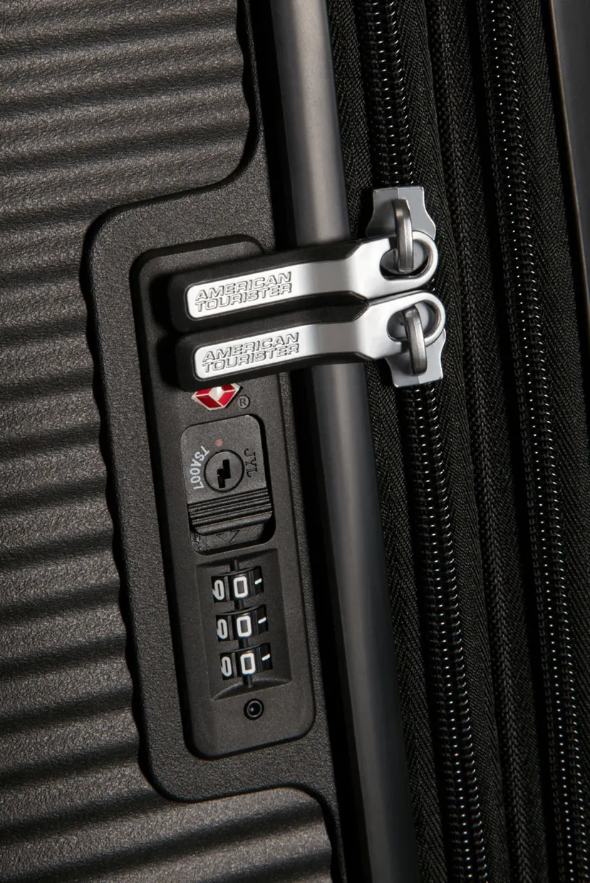 Черный чемодан 77 см SOUNDBOX BLACK 6