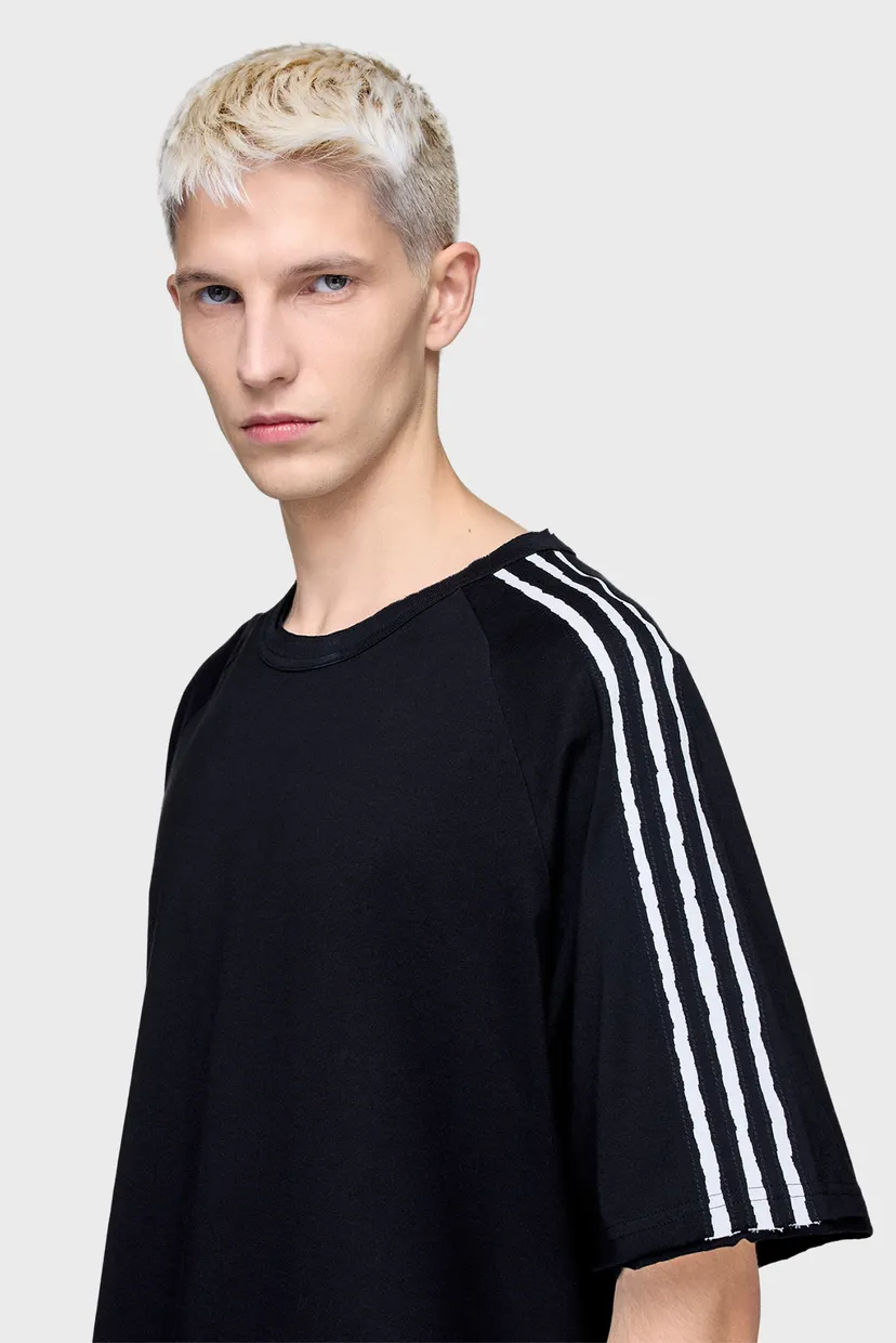Черная футболка Y-3 RAW EDGE 3 STRIPES SHORT SLEEVE (унисекс) 5